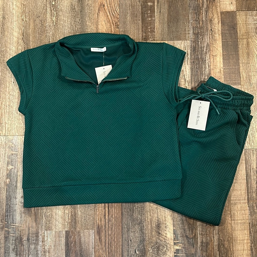 Green set with cropped wide leg pants!